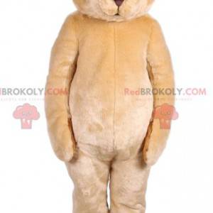 Tocando la mascota del oso de peluche beige - Redbrokoly.com