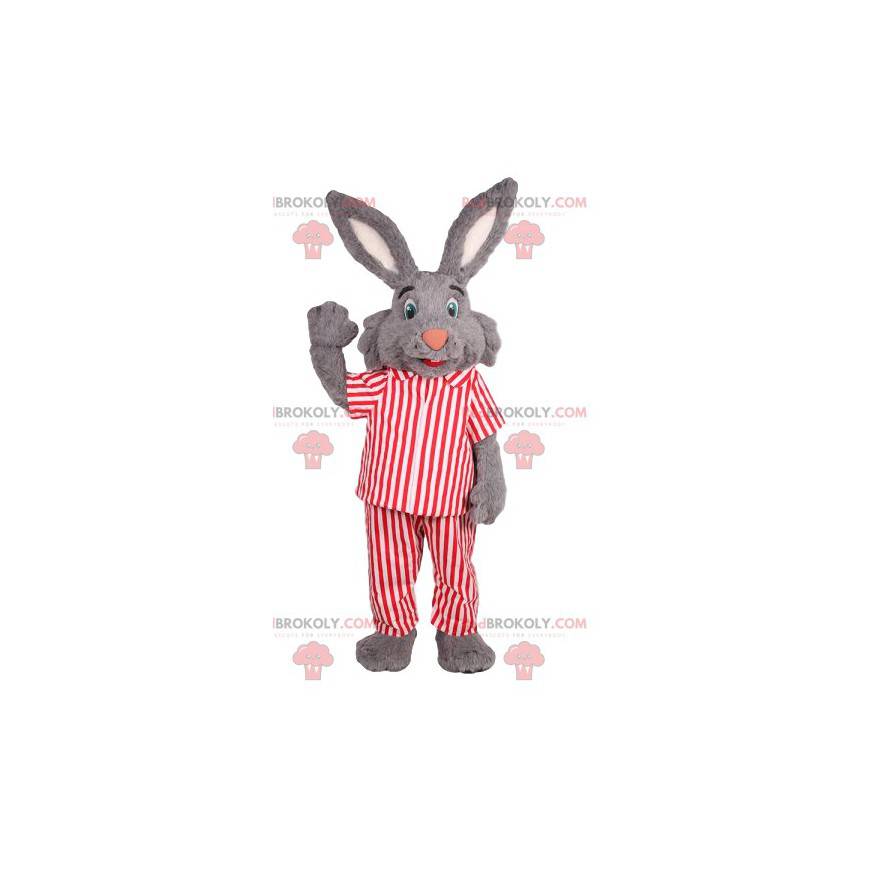 grå kaninmaskot med röda och vita randiga pyjamas -