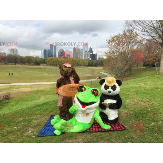 3 mascots: a brown bear, a panda and a green frog -