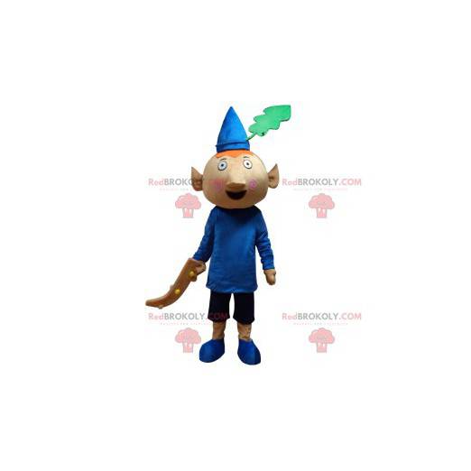 Kleines Koboldmaskottchen mit seinem blauen spitzen Hut -