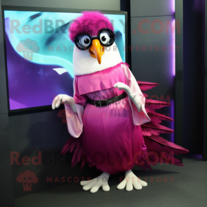 Magenta Falcon maskot...