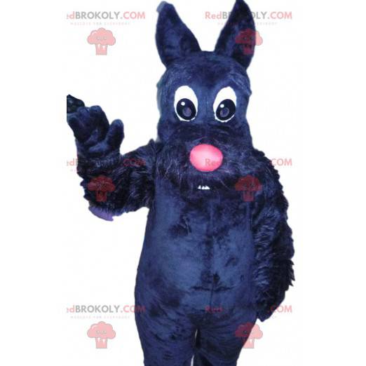 Kleines schwarzes Hundemaskottchen mit seiner rosa Schnauze -