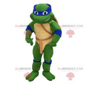 Mascote Leonardo, a tartaruga ninja com uma faixa azul na