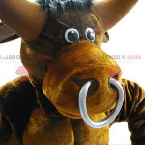 Bull maskot med stor ring på munstycket - Redbrokoly.com