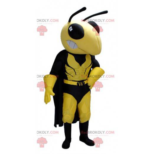Mascota de avispa amarilla y negra en traje de superhéroe -