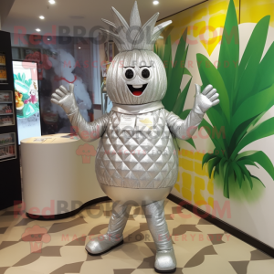 Silver Pineapple maskot...