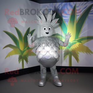 Silver Pineapple maskot...