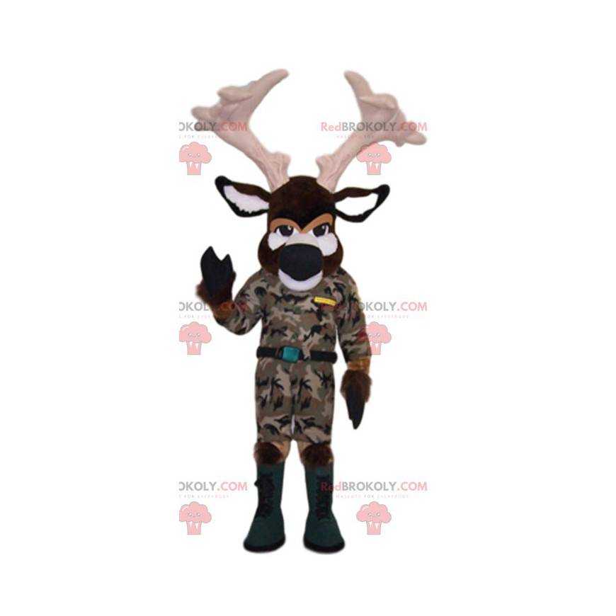 Mascotte de cerf marron en tenue de camouflage. Costume de cerf