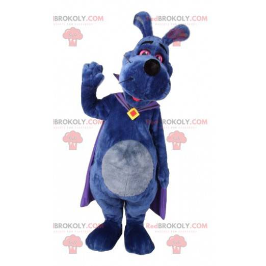 Hundemaskottchen mit einem lila Umhang. Hundekostüm -
