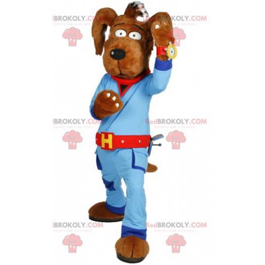 Hundemaskottchen in blauer Arbeitskleidung. Hundekostüm -