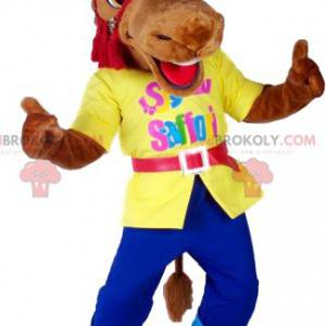 Mascotte de chameau marron en jeans et chemise - Redbrokoly.com