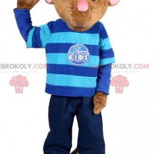 Mascotte de souris marron en jeans et en pull rayé. -