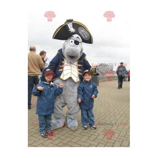 Grijze dolfijn mascotte gekleed in piratenkostuum -