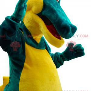 Mascote de crocodilo verde e amarelo muito cômico. -