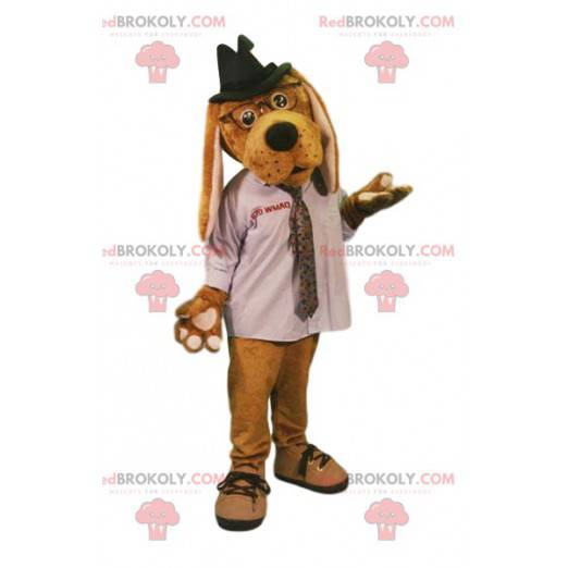 Hundemaskottchen mit einem weißen Hemd und einem Hut -