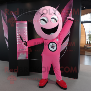 Pink Knife Thrower maskot...