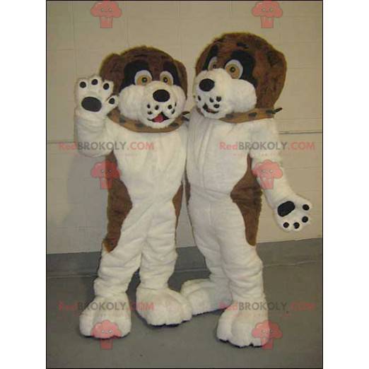 2 mascottes van bruine, zwarte en witte honden - Redbrokoly.com