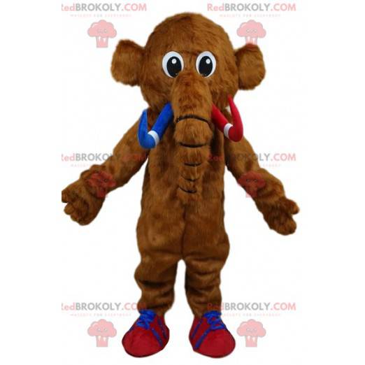 Mascot mamut marrón con sus colmillos rojos y azules. -