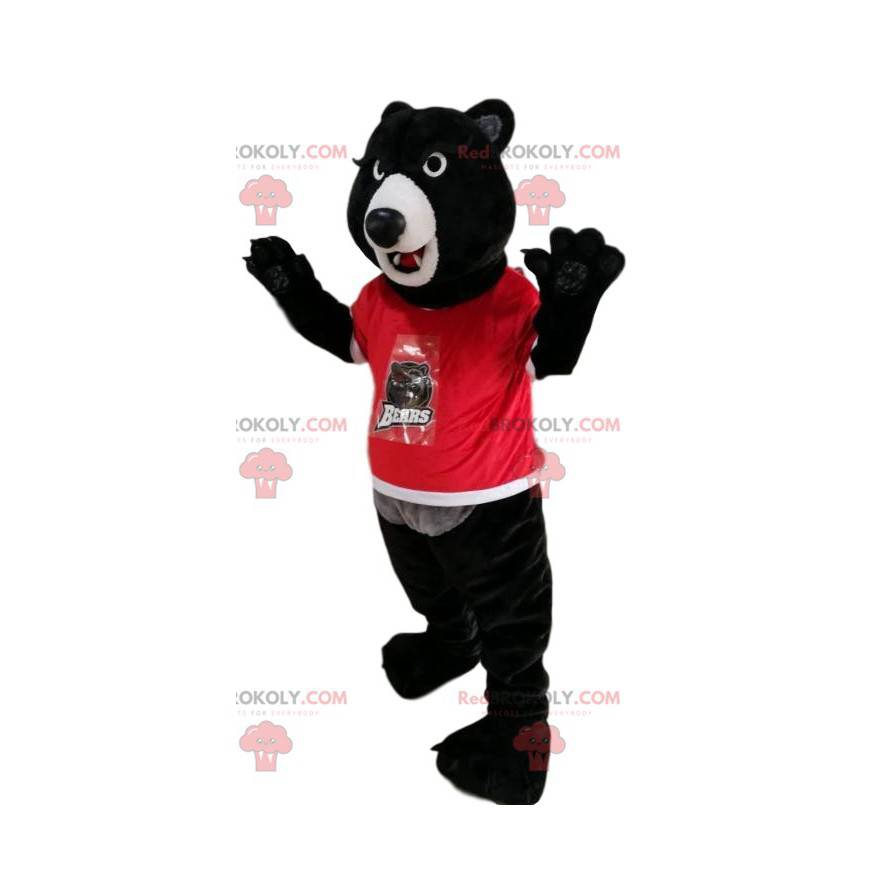 Mascota del oso negro en una camiseta roja. Disfraz de oso