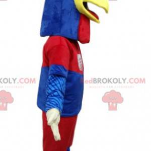 Maskotka kurczaka w niebiesko-czerwonej odzieży sportowej -
