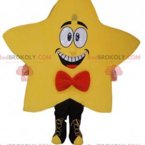 Mascote estrela amarela com uma borboleta vermelha neud -