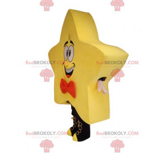Mascote estrela amarela com uma borboleta vermelha neud -