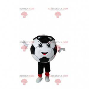 Mascotte sorridente del pallone da calcio in abiti sportivi -