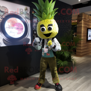 Olive Pineapple maskot...