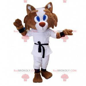 Mascotte de renard en tenue de karaté et ceinture noire. -