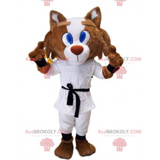 Fuchsmaskottchen im Karate-Outfit und schwarzem Gürtel. -