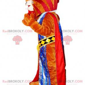 Mascote do leão marrom com roupa de Faraó. - Redbrokoly.com