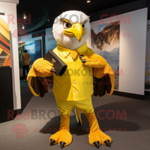 Yellow Haast S Eagle maskot...