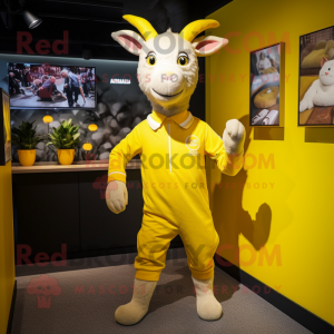 Postava maskota žluté kozy...