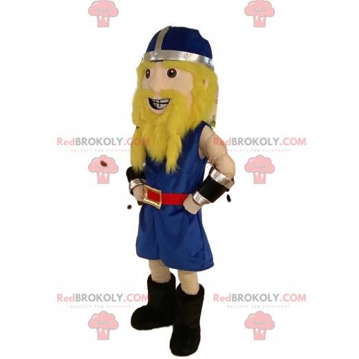 Mascota vikinga en traje azul tradicional, con su casco -