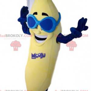 Fröhliches Bananenmaskottchen mit blauer Sonnenbrille -