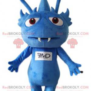 Kleine blauwe alien mascotte met scherpe tanden. -