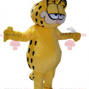 Garfield mascot, the greedy cat of the cartoon - Redbrokoly.com