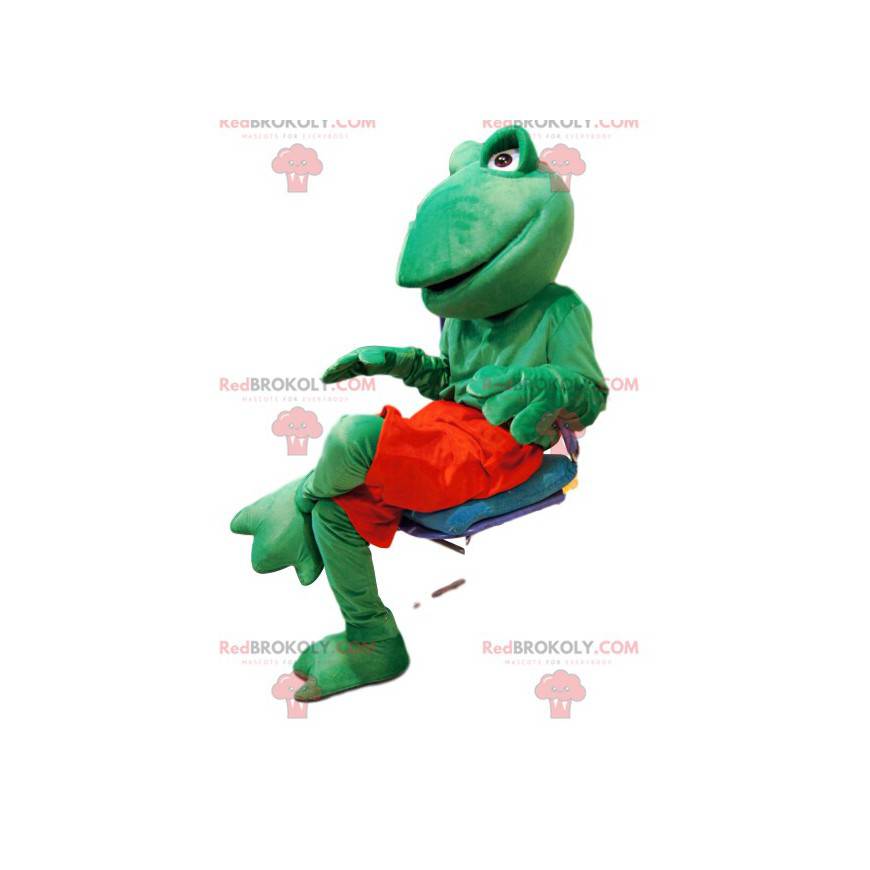 Mascota amigable rana verde con pantalones cortos rojos -