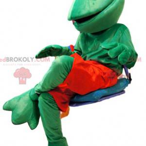 Amichevole mascotte rana verde con pantaloncini rossi -