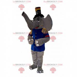 Szara maskotka słoń w stroju orkiestry marszowej z kapeluszem -