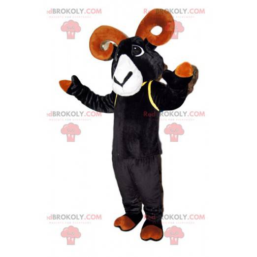 Mascota de íbice negro con hermosos cuernos marrones -