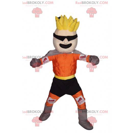 Mascot hombre rubio en ropa deportiva naranja y negra. -