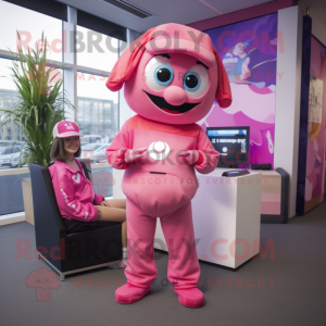 Pink Momentum maskot...