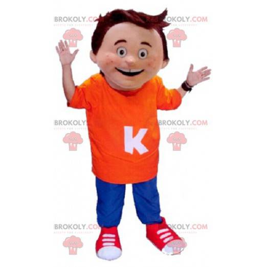 Mascota de niño pequeño con un traje naranja y azul -