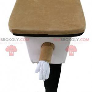 Mascota de la casa blanca y crema, con chimenea - Redbrokoly.com