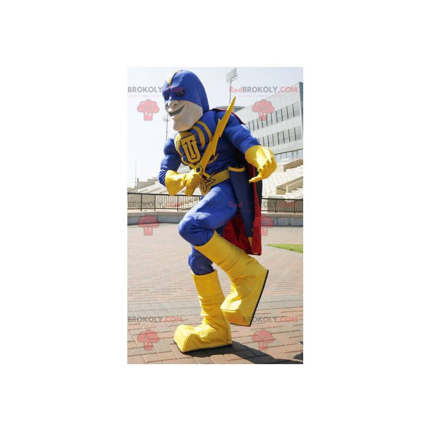 Mascota de superhéroe en traje amarillo y azul con una capa -