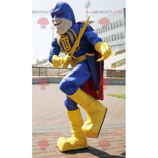 Mascota de superhéroe en traje amarillo y azul con una capa -