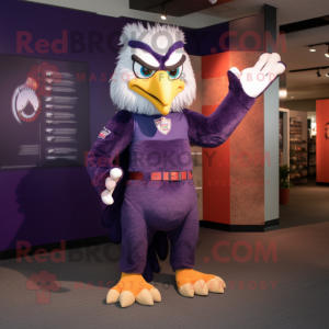 Postava maskota Purple Hawk...