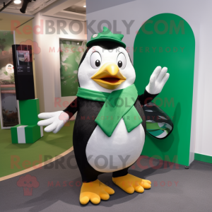 Forest Green Penguin maskot...