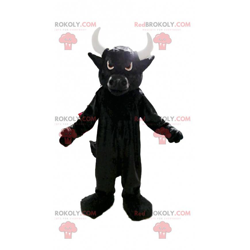 Mascota de toro negro travieso con grandes cuernos blancos. -